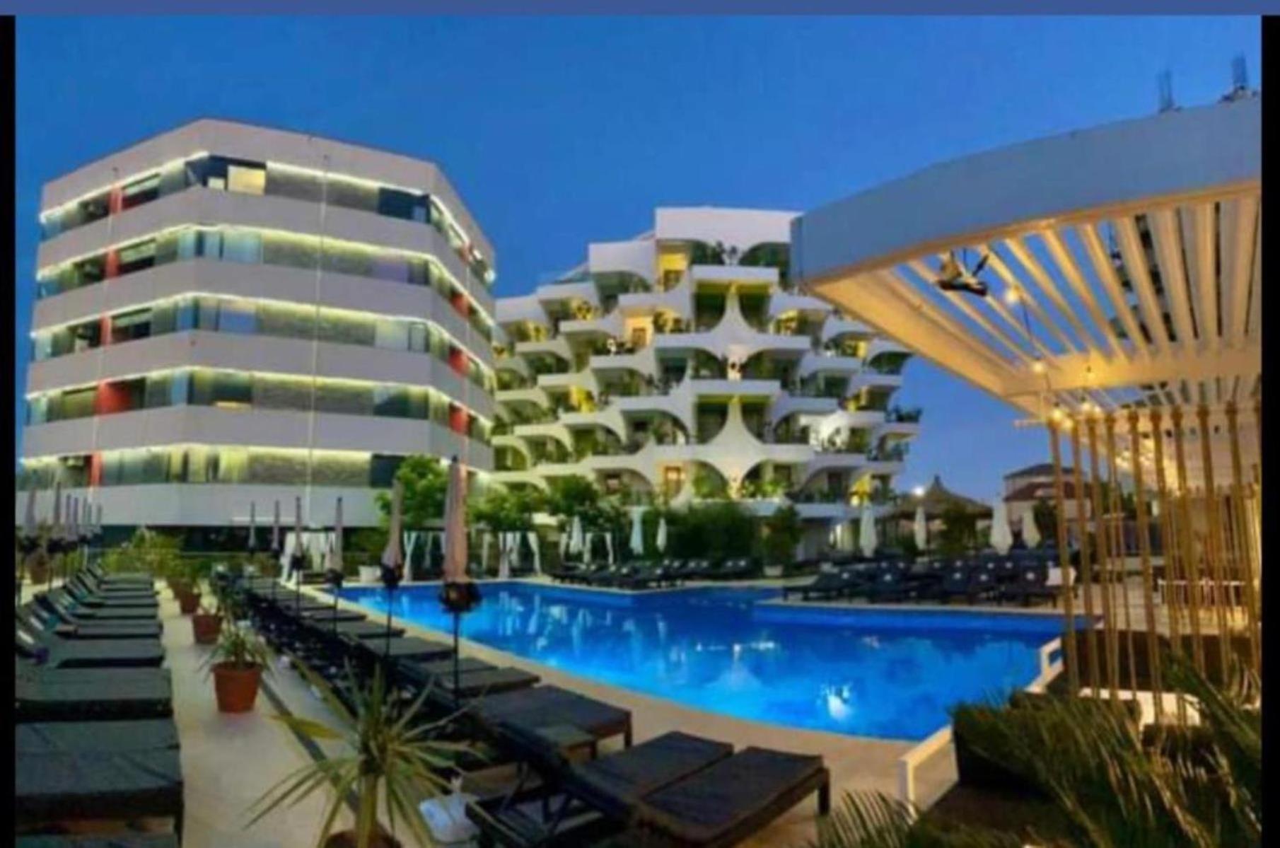 Thomas Luxury Apartment Năvodari Esterno foto