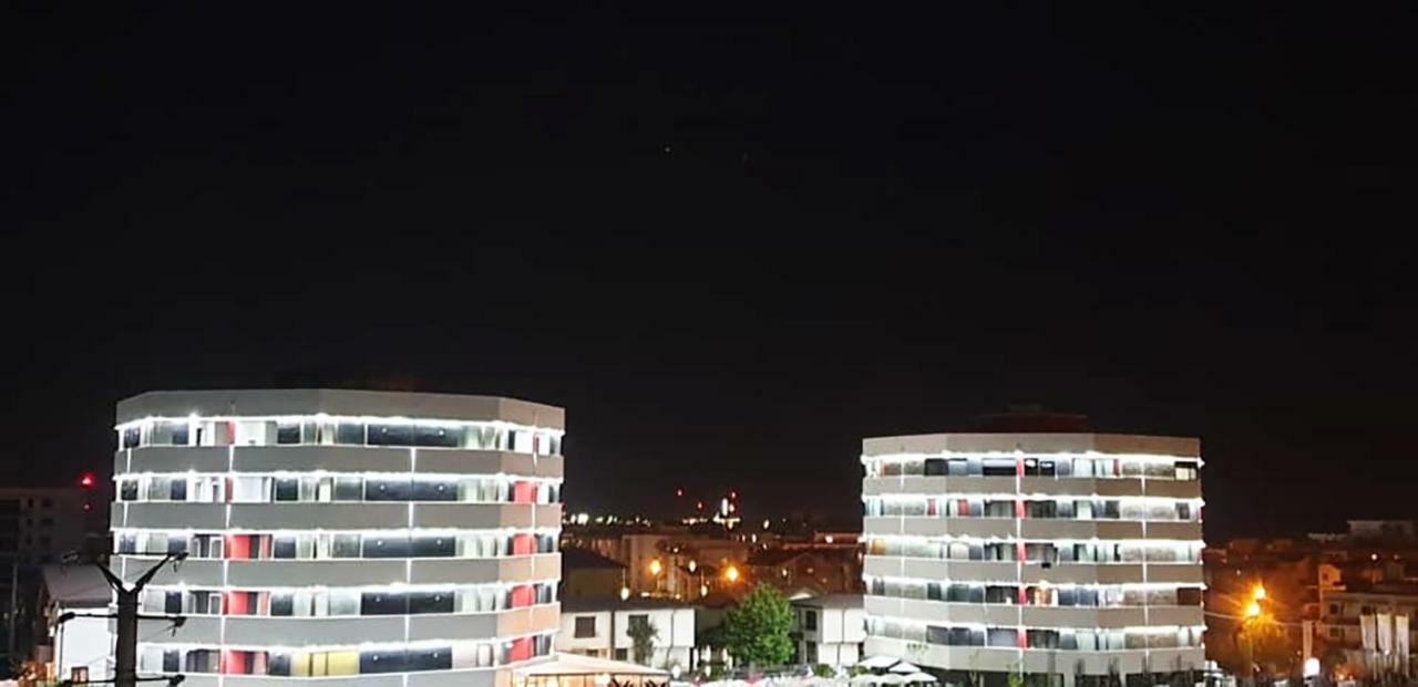 Thomas Luxury Apartment Năvodari Esterno foto